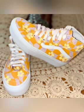 Vans Sk8-Hi Platform Floral
Checkerboard Orange Purple
Skate Shoes